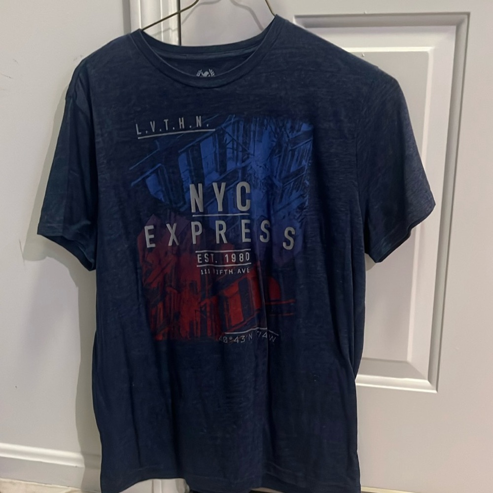 Like new may have been tried on never worn. Express men’s T-shirt.